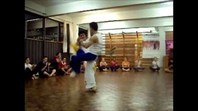 Grupo de capoeira Conquistador da liberdade de oxossi смотреть онлайн