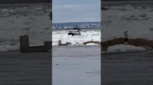 На реке Лена в Якутии подтопило семь сел. На помощь населению направлены спасатели.