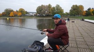 Секреты ловли осенней плотвы на пруду на фидер