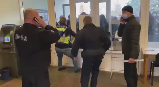 АТОшники взяли штурмом здание горсовета Броваров