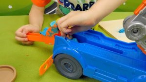 Детский лесовоз Play Doh - Играем с Даником в пластилин Плей До. Play Doh Diggin Rigs