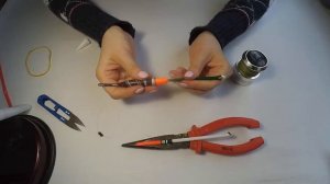 Ремонт поплавка с помощью шнура и супер клея. Рыбачим без проблем