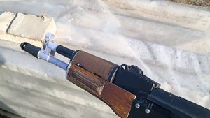 Автомат Калашникова ак-105 в дереве из бумаги