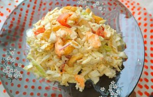Вкуснейший салат с креветками и сухариками/ Простой и быстрый рецепт / Папа На Кухне