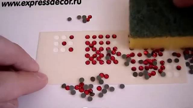 Использование трафарета для страз