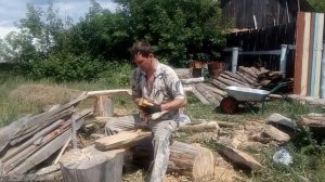 Скамейка из бревна