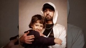 Искусственный интеллект  , нейросеть оживила  фотки актёров со своими молодыми версиями