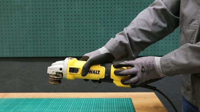 Угловая шлифмашина DEWALT DWE4257