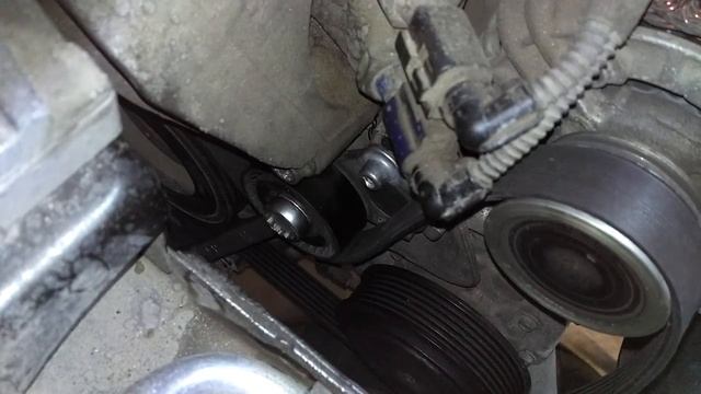 Фиксация натяжителя поликлинового ремня.mp4 смотреть онлайн