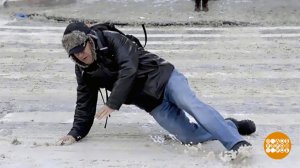 Антигололедные накладки на обувь: краш-тест. Доброе утро. Фрагмент выпуска от 08.12.2023