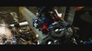 Игрушка трансформер. Трансформер оптимус прайм.