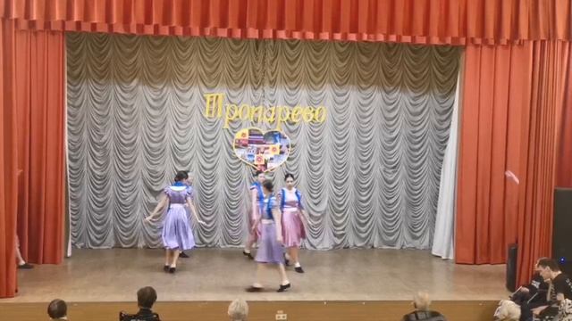 СИНИЙ ПЛАТОЧЕК ТРОПАРЕВО смотреть онлайн