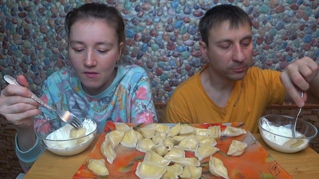 МУКБАНГ ВАРЕНИКИ С ТВОРОГОМ И СМЕТАНОЙ | MUKBANG DUMPLINGS WITH COTTAGE CHEESE AND SOUR CREAM