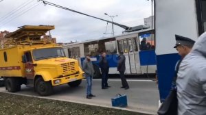 В Чебоксарах троллейбус влетел в столб