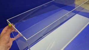 Колпак из оргстекла для модели корабля. Колпак оснащен основанием.