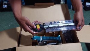 Makita Cordless Grass Shear model UM110DWYX