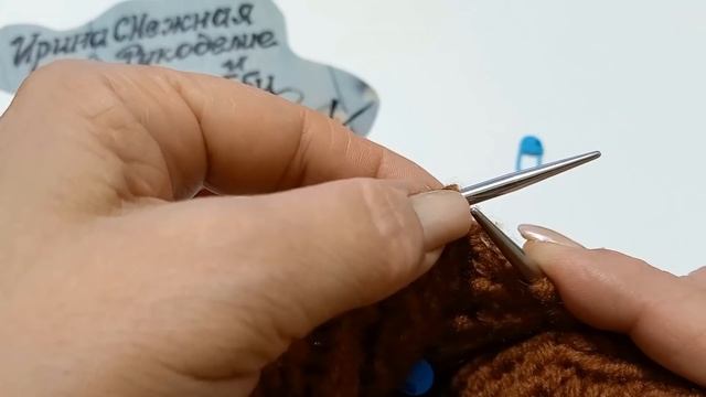 НОВИНКА! Carmelita - шикарная женская шапочка спицами из моточка пряжи за 3 часа - Мастер класс смотреть онлайн