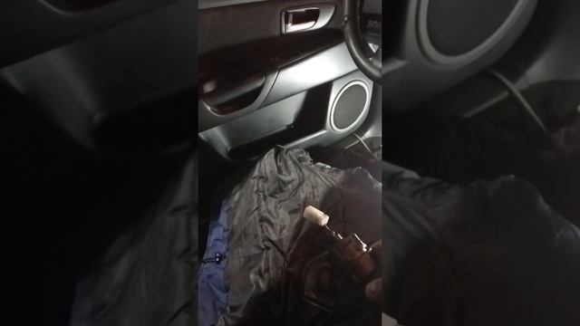 замена главново цилиндра сцепления Мазда 3 смотреть онлайн