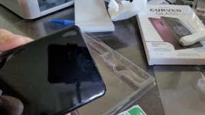 Как наклеить защитное стекло на уф клею и скрыть все царапины