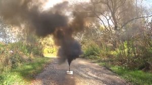 Дымовая шашка черная (Черный дым) Цветной дым. Время дымления: 60-80 секунд, цвет дыма: черный