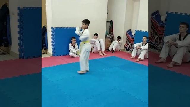 Наш долгожданный жёлтый пояс в тхэквондо смотреть онлайн