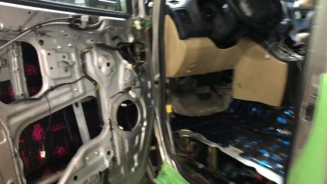 Hyundai Starex звукоизоляция SGM. Материалы помогли до минимального уровня сократить шум в салоне. смотреть онлайн