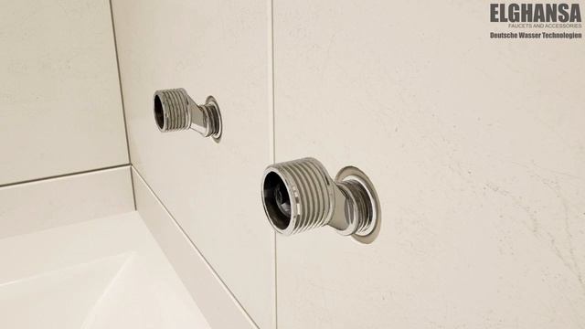 Однорычажный смеситель ELGHANSA для ванной арт.5301512 с поворотным изливом и душевым набором, хром смотреть онлайн