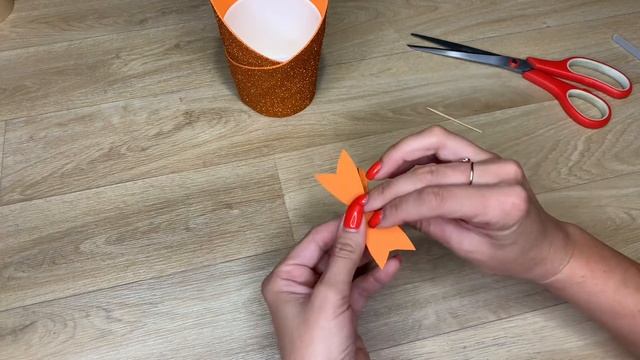 Как быстро и легко сделать красивую и яркую упаковку для букета/Соберем небольшой букет к 1 сентябр