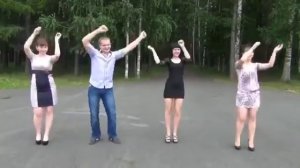 Не женюс