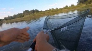 ЛОВЛЯ ЩУКИ НА НЕОГРУЗ , НА ЗАРОСШЕМ ТРАВОЙ МЕЛКОВОДЬЕ ! Рыбалка в августе 2020