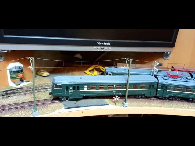 ЭР2-1110 & ЭР2-1112 на стоянке смотреть онлайн