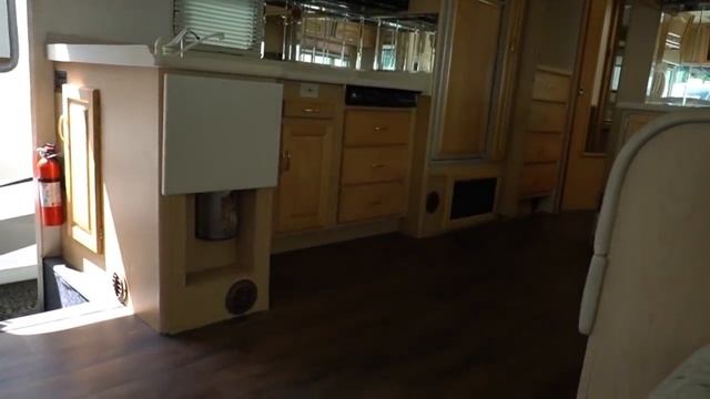 SOLD! 2002 National Dolphin LX 6335 Class A  2 Slides  Low Miles Duraframe! 29900