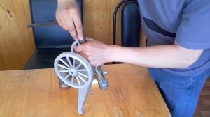 Стреляем из модели пушки 19 века.