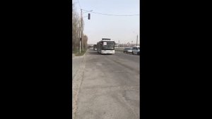 полк азов организованно героически покидает мариуполь.