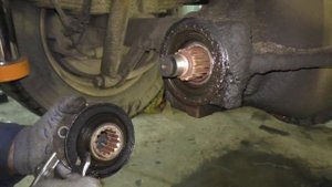 #49 Замена сальника хвостовика моста на Iveco Dayli (Ивеко Дейли) в Мытищах (Московская область)