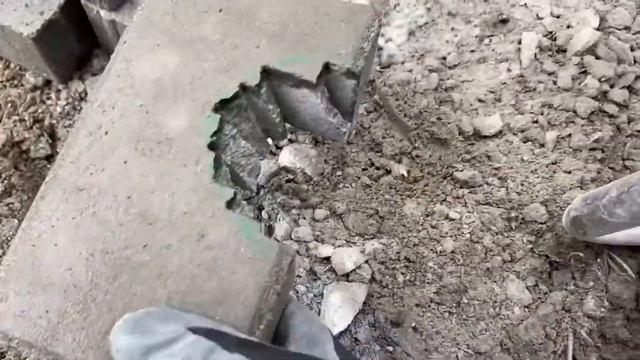 How to make a circular cut in pavers! #pavers #diy #landscaping #hardscape смотреть онлайн