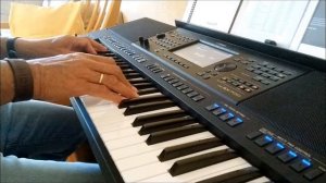 Cent Mille Chansons cover on the Yamaha PSR-SX700