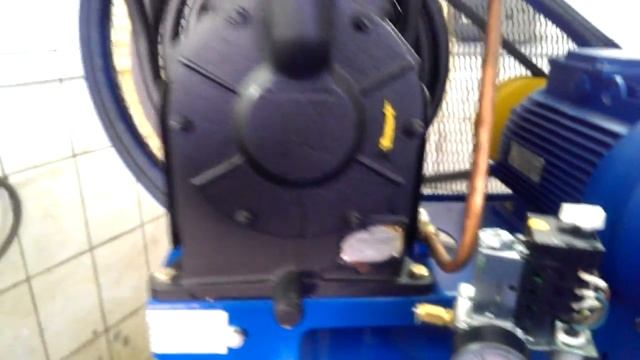 Компрессор КВ-15 Бежецкого завода .Первый запуск смотреть онлайн