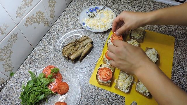 Гренки со шпротами / Очень вкусная закуска на ваш стол смотреть онлайн
