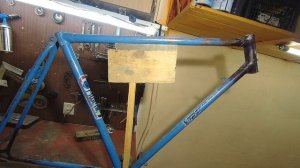 Кривая рама. Пробую ровнять прогиб верхней трубы на раме ХВЗ Украина