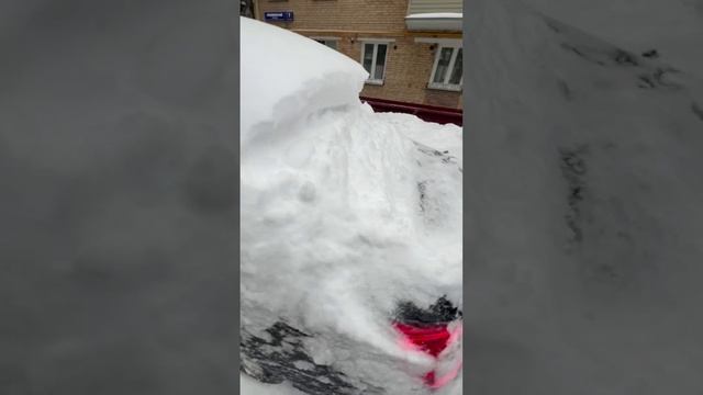 Москву завалило снегом. Количество снега выпавшего за выходные