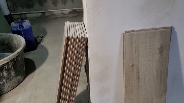 ...вот почему КАЛИБРОВКА не входит в СТОИМОСТЬ укладки плитки. Мастера ОЧНИТЕСЬ!!! Ошибки ремонта. смотреть онлайн