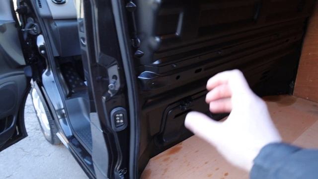 Renault Trafic Sport Detailed Walkaround Walk & Talk смотреть онлайн