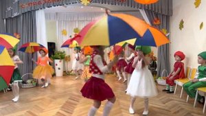 Утренник. Танец "Дождя не боимся"