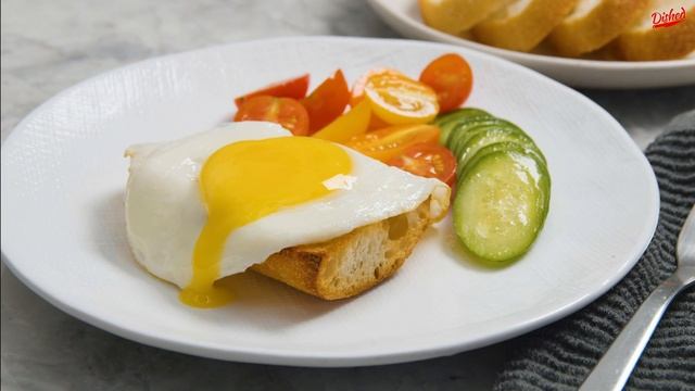 Sunny Side Up Eggs 2 Ways! (How To Make Perfect Sunny Side Up Eggs) смотреть онлайн