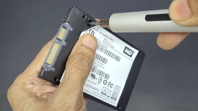 WD Blue 1TB SSD - Disassembly - What's Inside