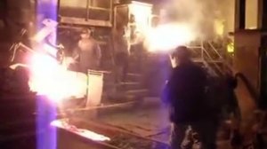 слив ферросилиция и загрузка печи электрошлаковго переплава