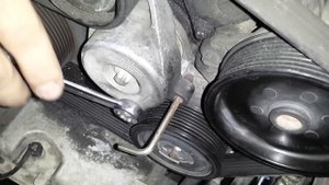 Mercedes ML 320 CDI (W164) anno 2006 Belt Replacement