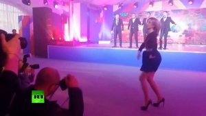 МАРИЯ ЗАХАРОВА СТАНЦЕВАЛА КАЛИНКУ ДЛЯ ЖУРНАЛИСТОВ! ЖЕВАНЫЙ КРОТ НЬЮС #2
