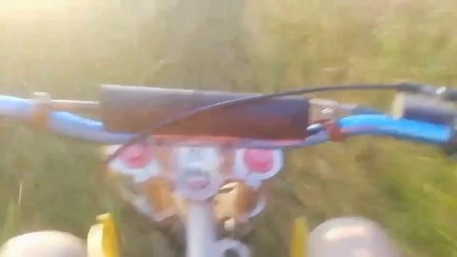 покатушка с другом на поле смотреть онлайн